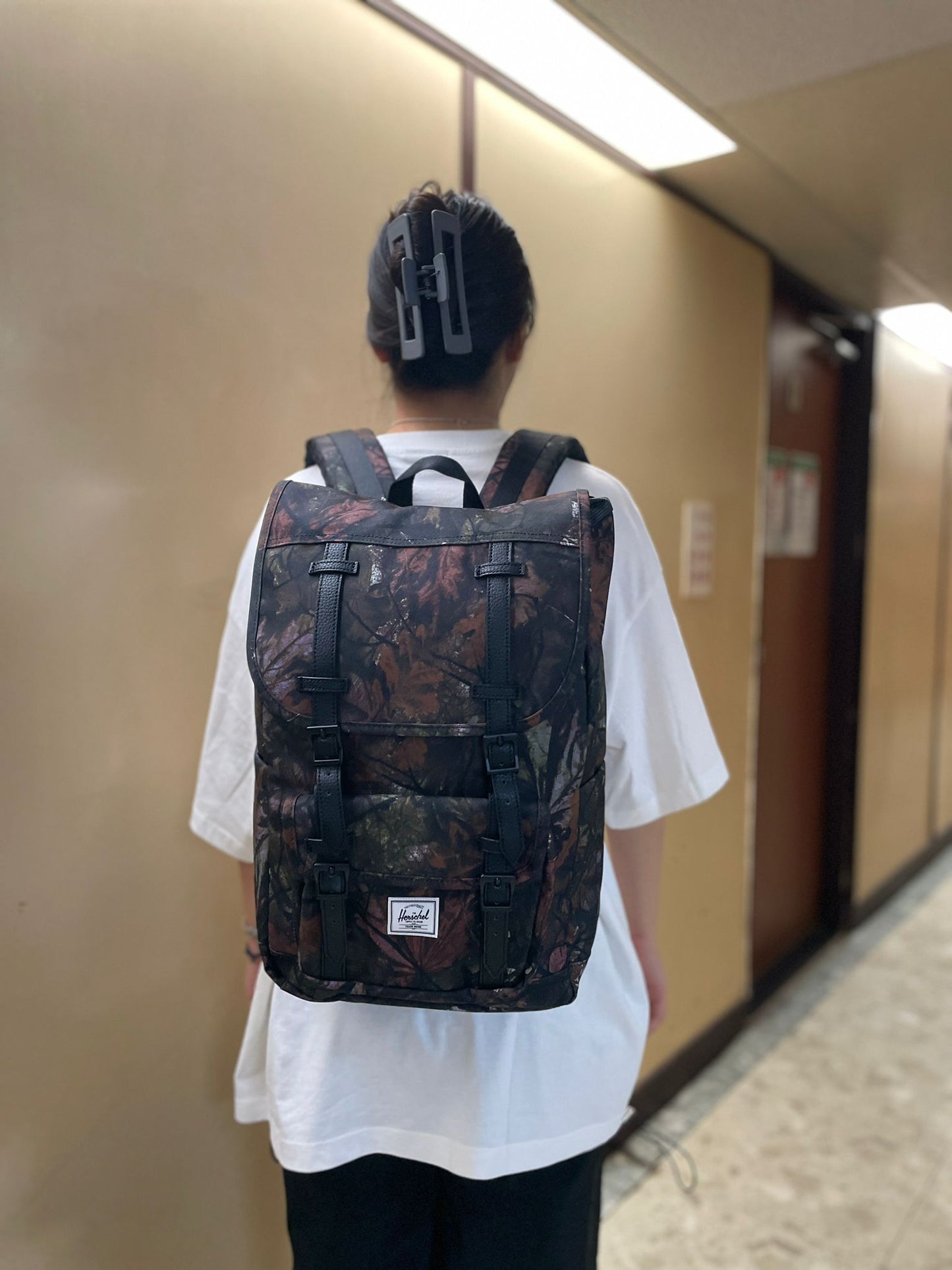 Herschel Little America Mid-Volume Backpack new version adds left and right slip pockets & top pocket 21 liters