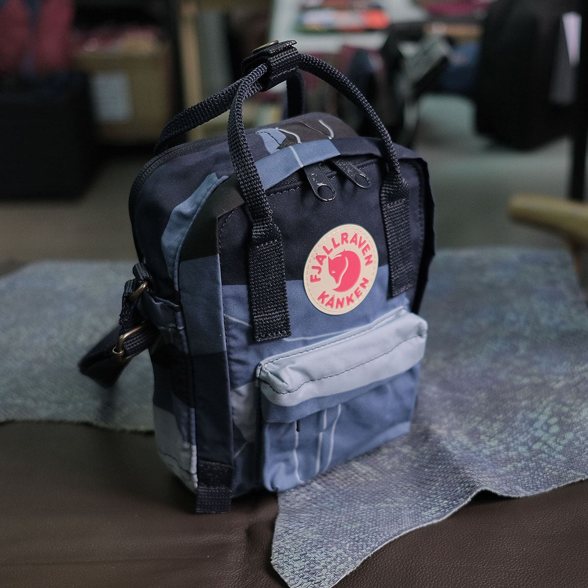 Fjallraven kanken mini crossbody hotsell