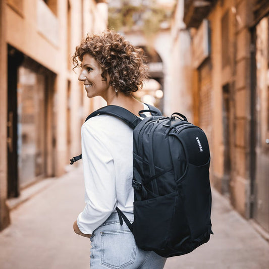 Thule EnRoute 26L 都市機能背囊 - Black【原裝正貨】| 獨立 16 吋筆電快取隔層 | 專利 SafeZone 硬殼保護 - Life Sports