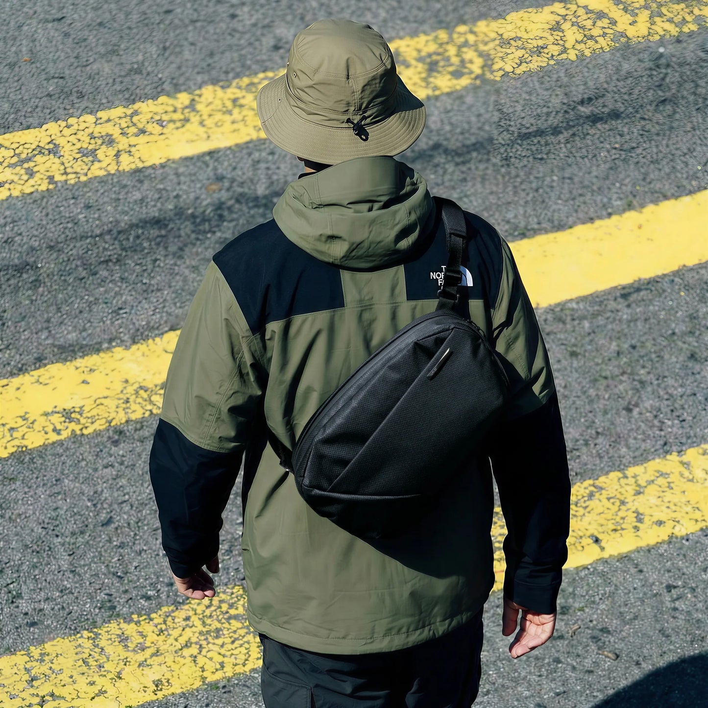 NIID NEO NOMAD N2 MAX 職人級斜孭袋【原裝正貨】| 11 吋 iPad Pro 專用隔層 | 磁吸快扣與大容量擴充 - 10L+1.1L
