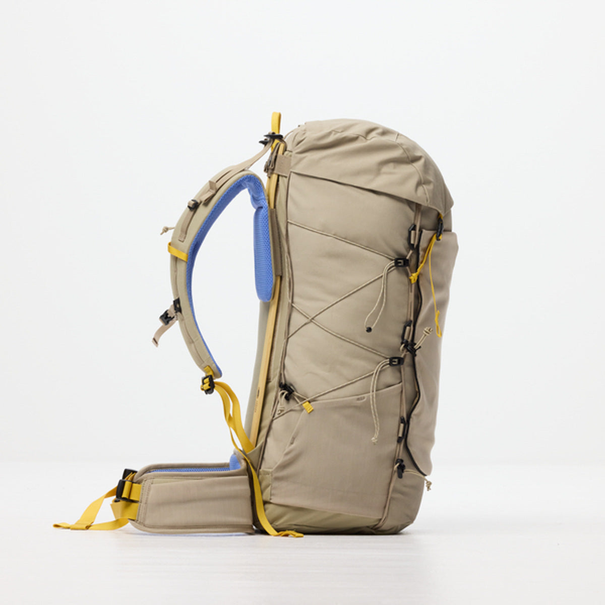 Fjallraven Kajka X-Lätt 45 輕量重裝遠足登山背囊【香港行貨】| 專利樺木內架與Vinylon F面料 | 模組化快拆全可調遠征包 - Life Sports