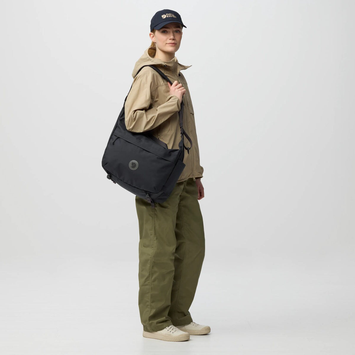 Fjallraven Färden Crossbody 18升 專利防刮防水機能單肩包【香港行貨】| 刷毛防震筆電倉 | 行李箱拉桿套帶商務差旅側孭包 - Life Sports