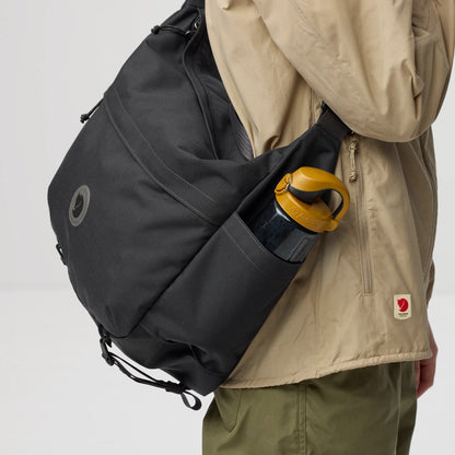 Fjallraven Färden Crossbody 18升 專利防刮防水機能單肩包【香港行貨】| 刷毛防震筆電倉 | 行李箱拉桿套帶商務差旅側孭包 - Life Sports