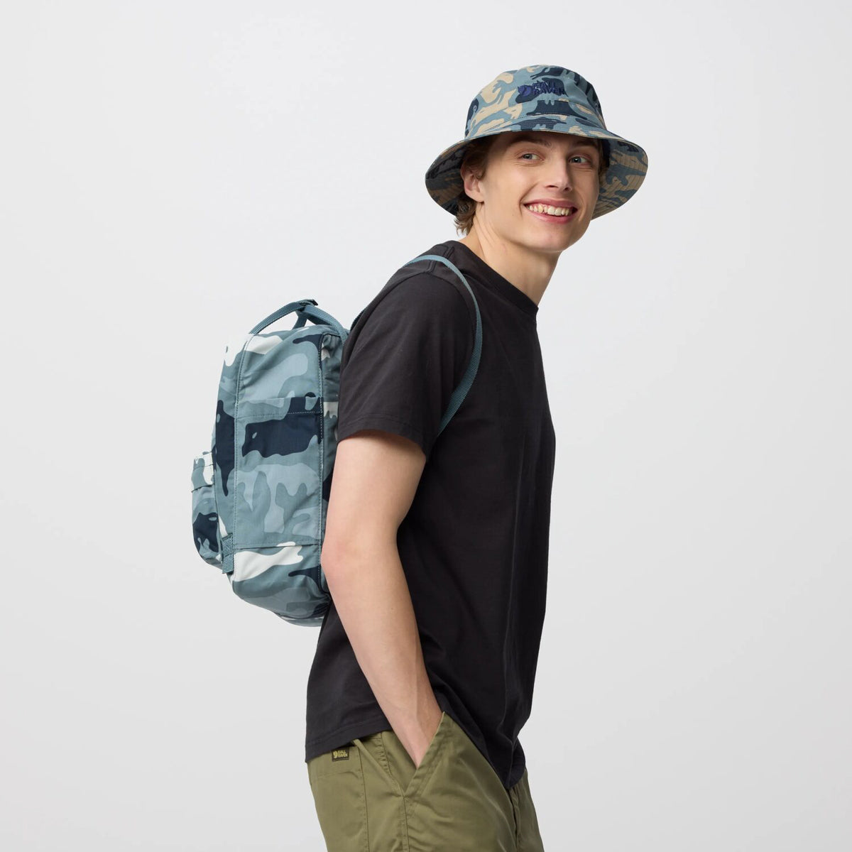 Fjallraven Kanken Graphics 藝術特訂版G-1000 HeavyDuty S防撕裂後背包【香港行貨】| 內置可拆式減壓坐墊 | 限量動物幾何圖騰隨身休閒背囊 - Life Sports