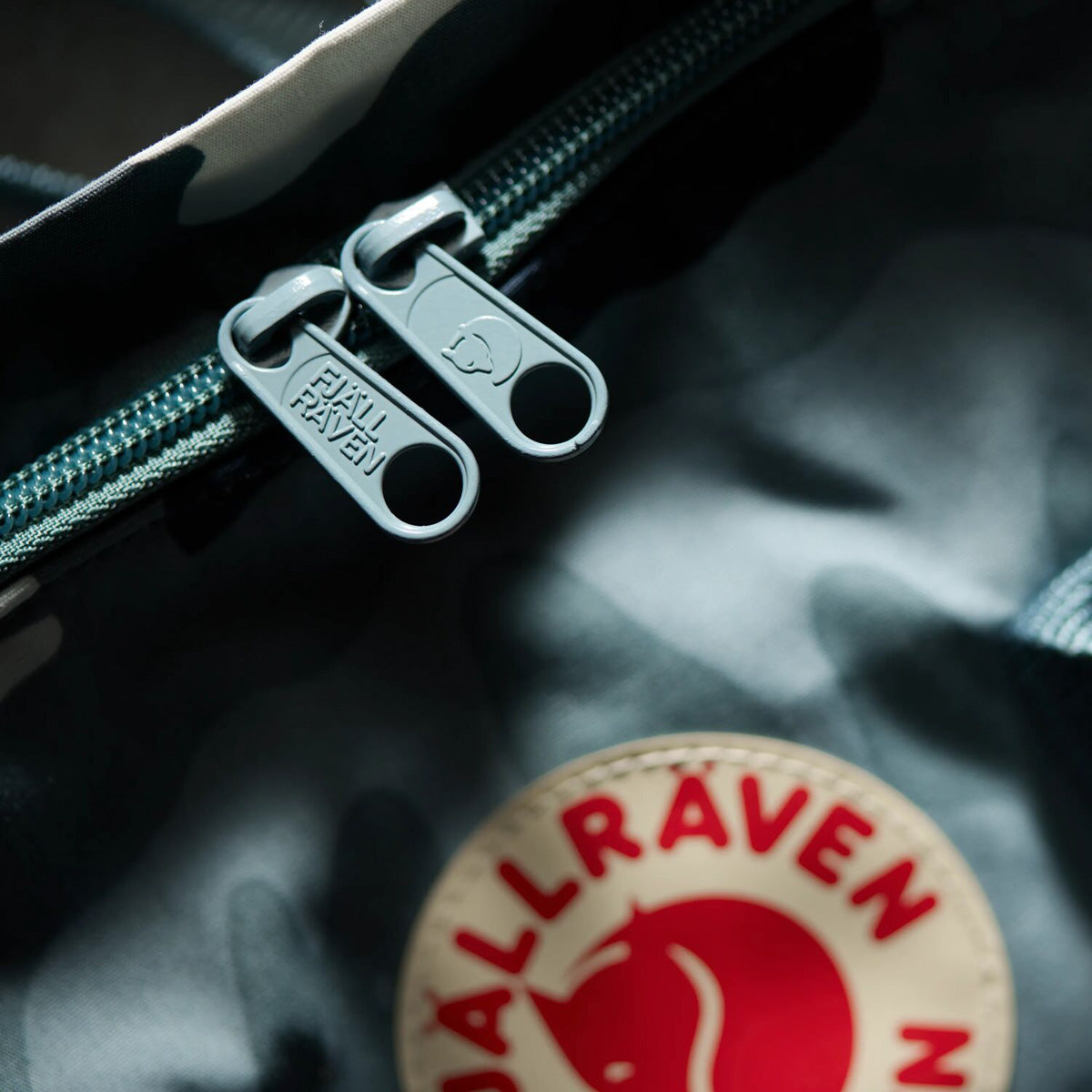 Fjallraven Kanken Graphics 藝術特訂版G-1000 HeavyDuty S防撕裂後背包【香港行貨】| 內置可拆式減壓坐墊 | 限量動物幾何圖騰隨身休閒背囊 - Life Sports