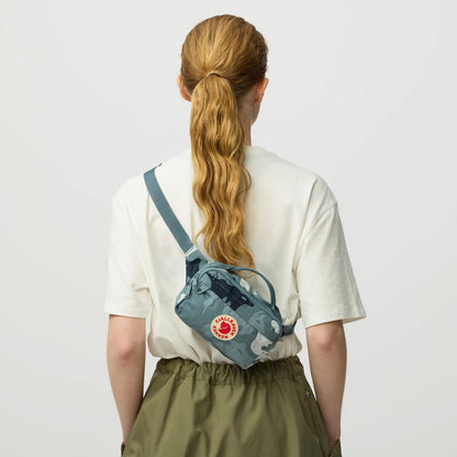 Fjallraven Kanken Graphics Hip Pack 藝術特訂版G-1000 HeavyDuty S防撕裂多功能腰包【香港行貨】| 內置安全鎖匙扣 | 限量動物圖騰隨身胸包斜孭包 - Life Sports