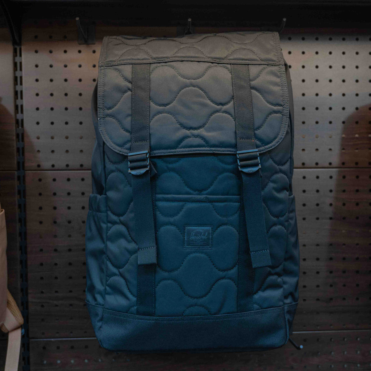 Herschel Retreat Backpack 新版 新增左右側袋 背部快取電腦設計 23升