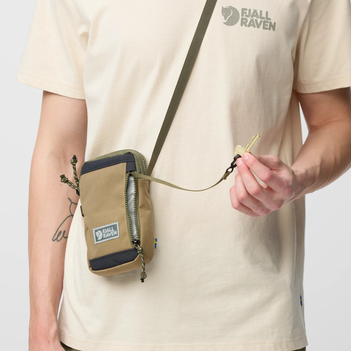 Fjallraven Vardag Pocket Small 500D防撕裂機能斜孭小包【香港行貨】| 雙向拉鍊直立隨身袋 | 手機銀包鎖匙快取貼身小隨行包 - Life Sports