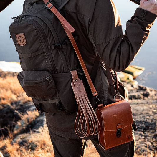 Fjallraven Sinigi Bino Bag 瑞典製手工皮革望遠鏡套 斜孭袋 單肩包  249 Leather Cognac
