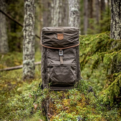 Fjallraven Singi Stubben hunting, fishing and bird watching outdoor backpack 27 liters with iron frame inside for sitting
