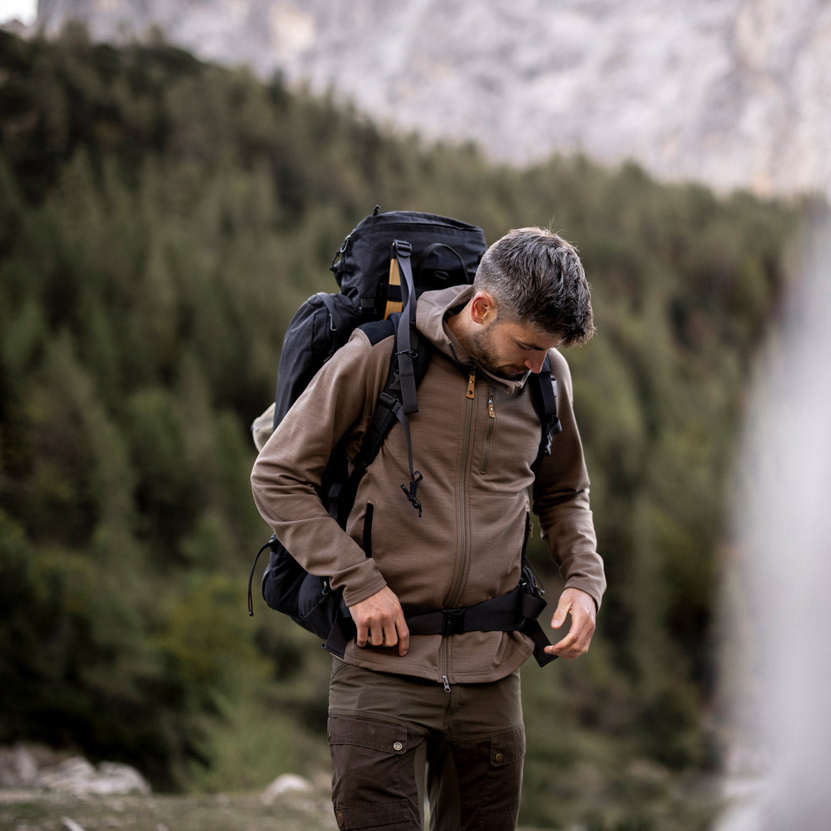 Fjallraven Kajka 75 new version of outdoor mountaineering large-capacity backpack with wooden frame and Perfect Fit adjustment device licensed in Hong Kong